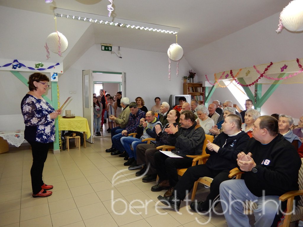 Farsang az idősotthonban 01